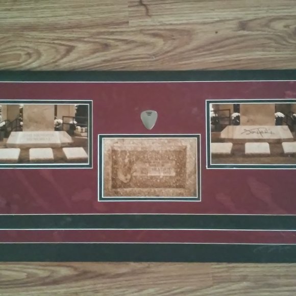 Jimi Hendrix Collectable Pictures On Cardboard 3 Pictures and Guitar Pick - Picture 1 of 4